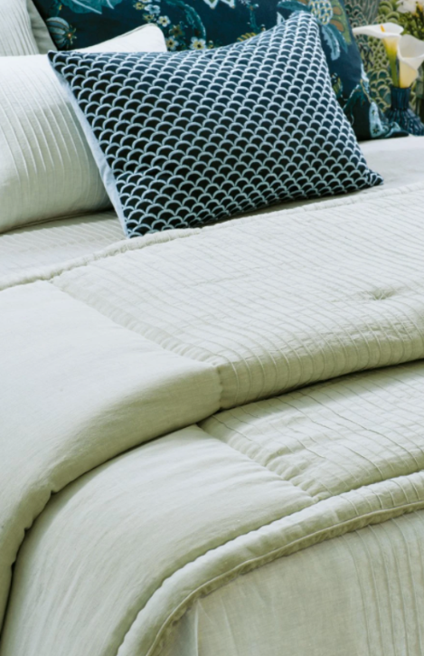 Kaiyu Seafoam Pintucked Bed Comforter: Bianca Lorenne
