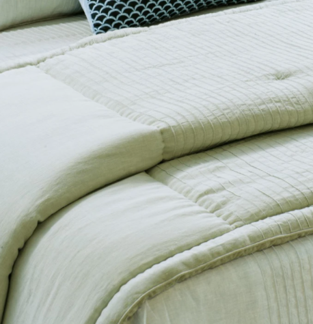 Kaiyu Seafoam Pintucked Bed Comforter: Bianca Lorenne